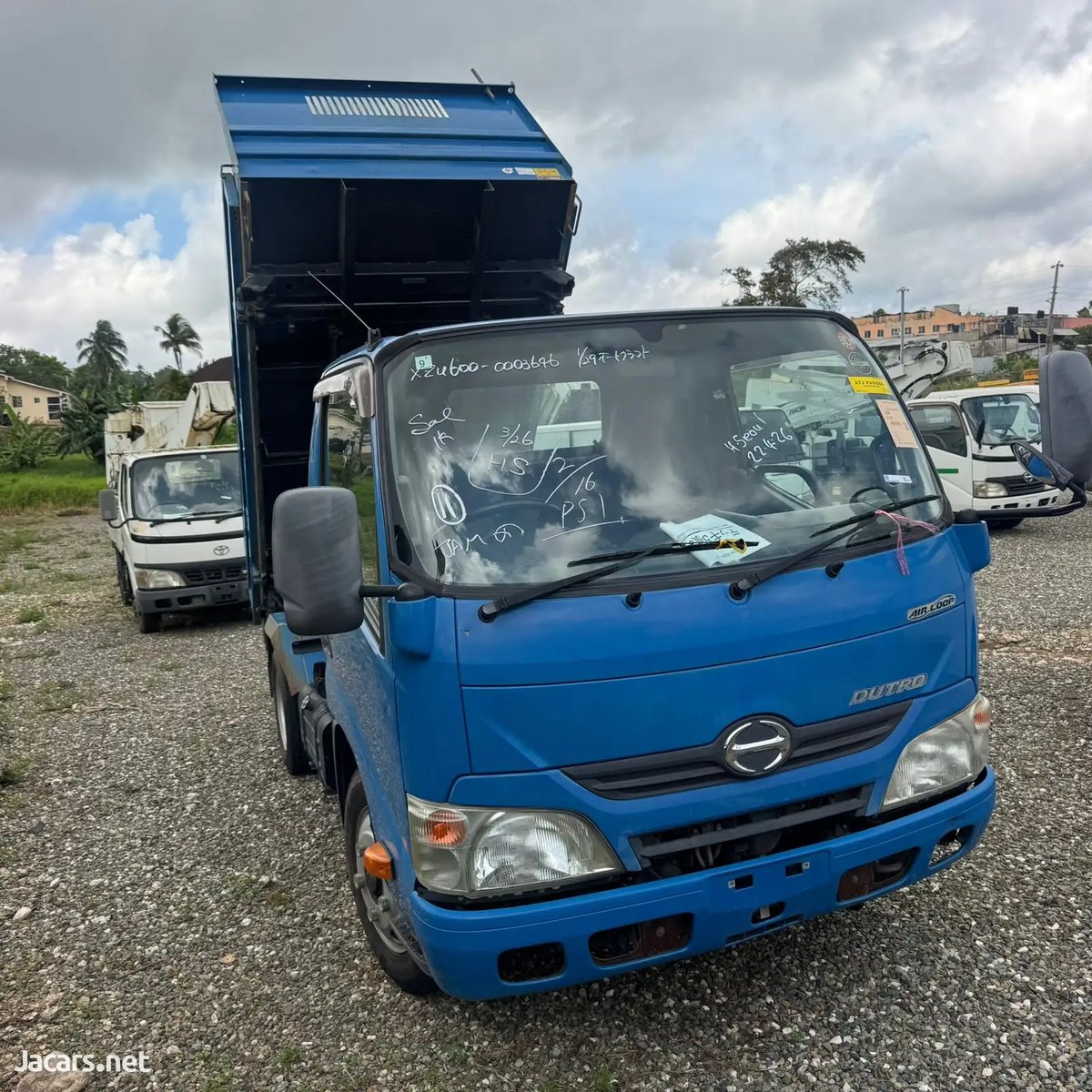 2012 HINO Dutro