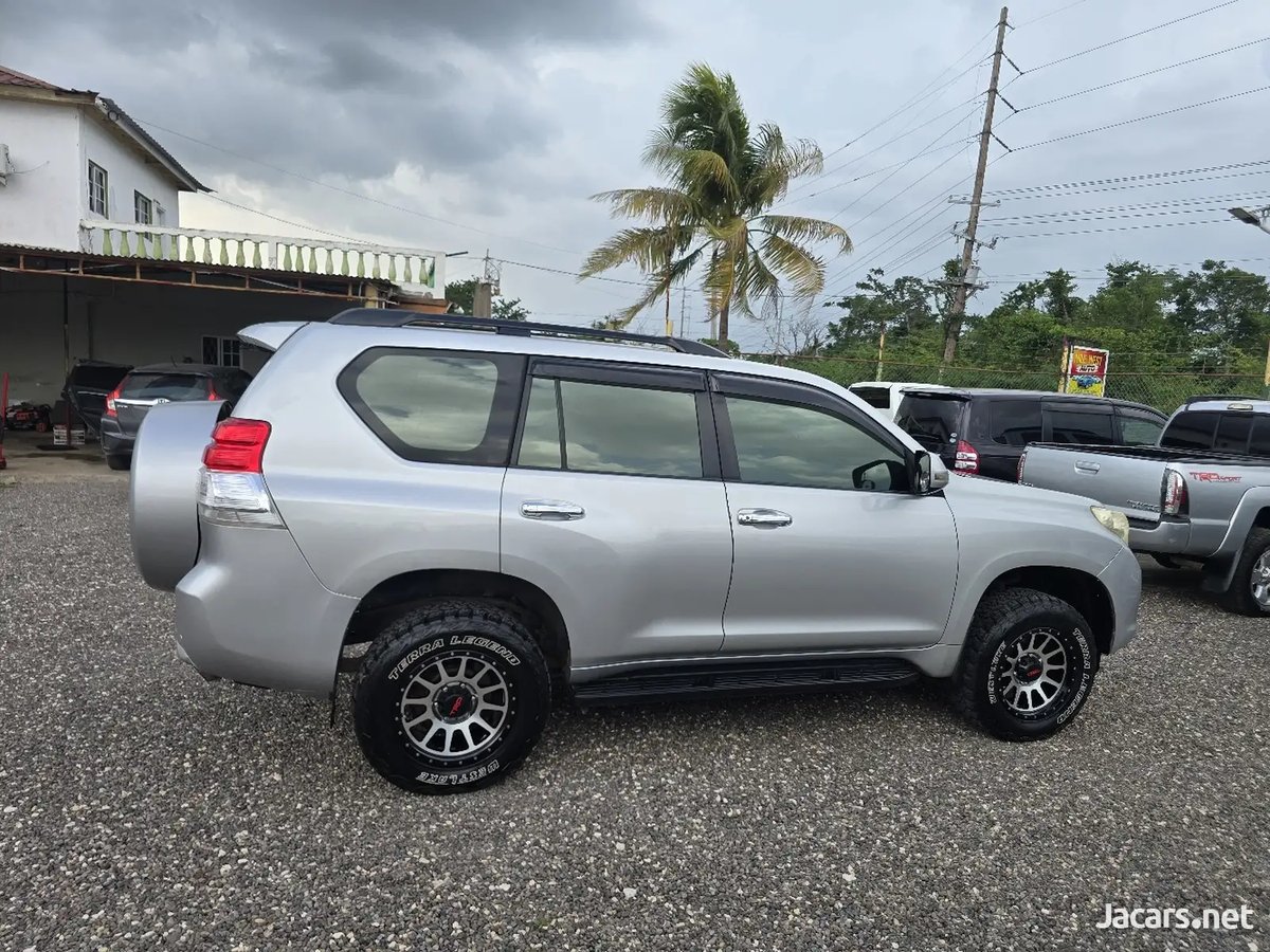 2011 TOYOTA Prado
