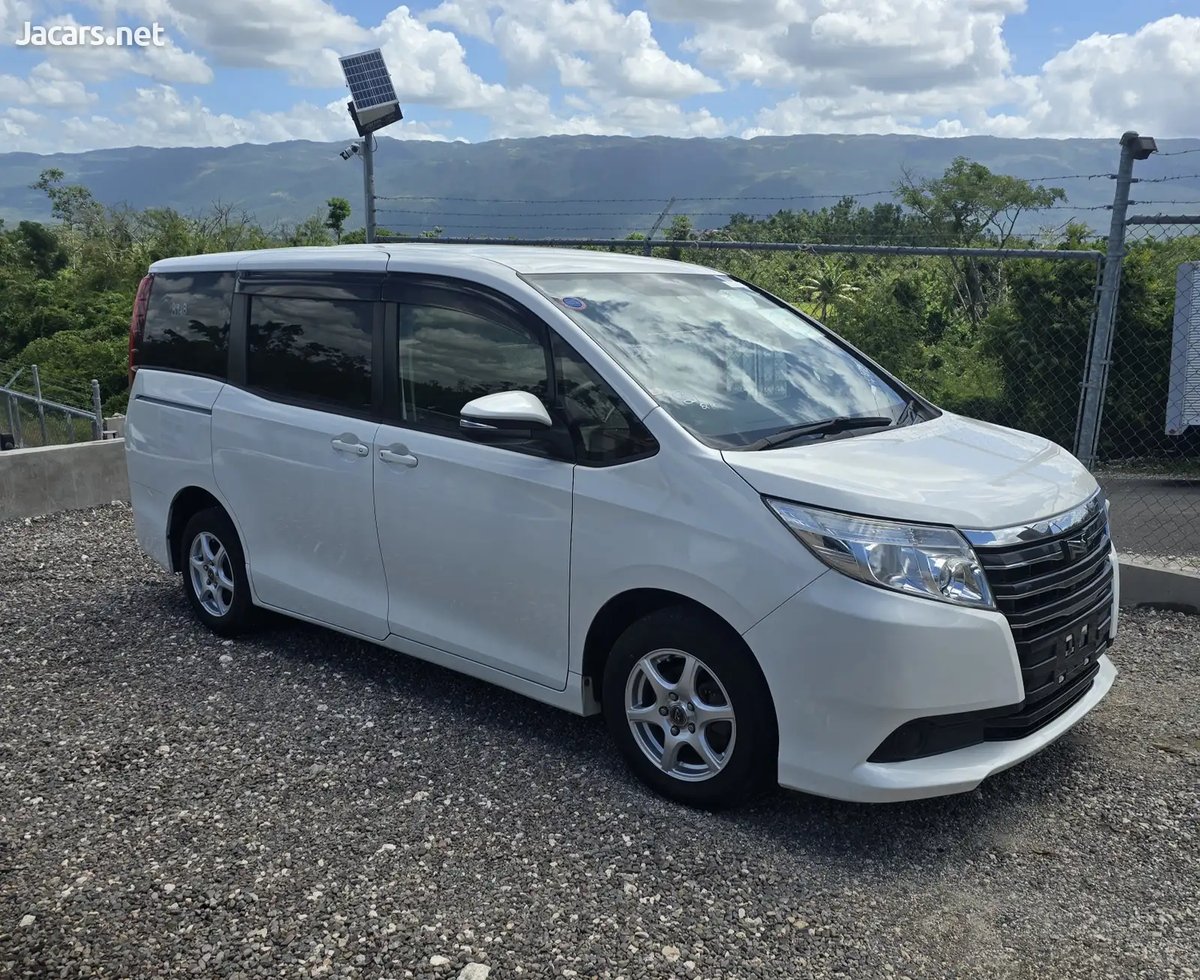 2016 TOYOTA Noah