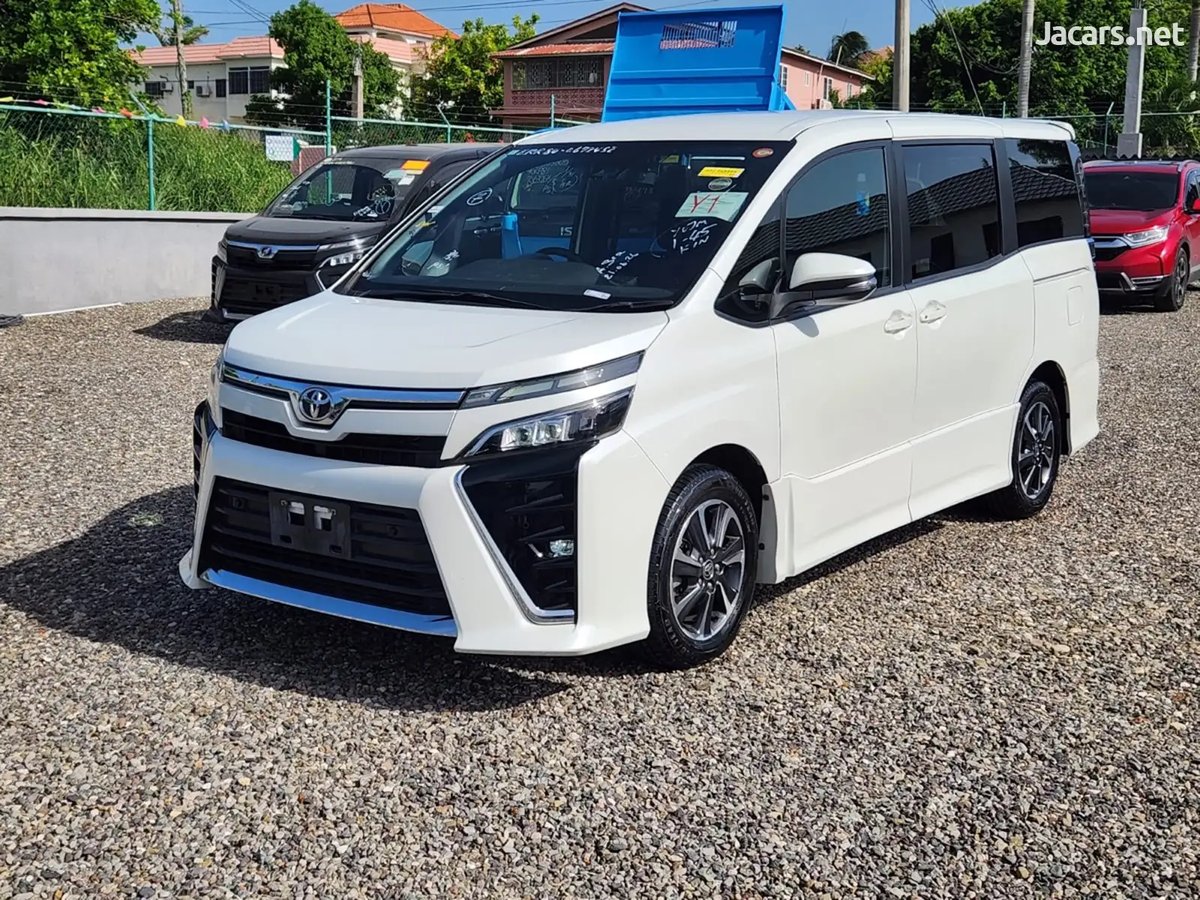2021 TOYOTA Voxy