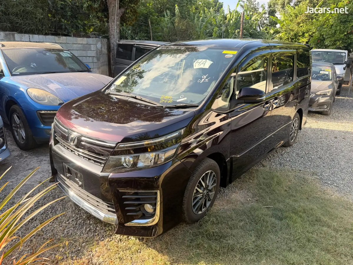 2016 TOYOTA Voxy