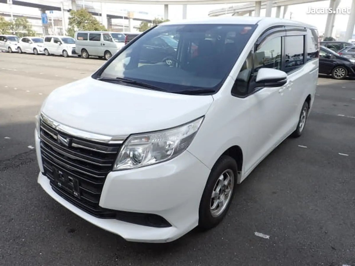 2016 TOYOTA NOAH
