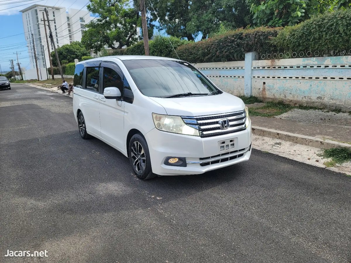 2013 HONDA Stepwgn