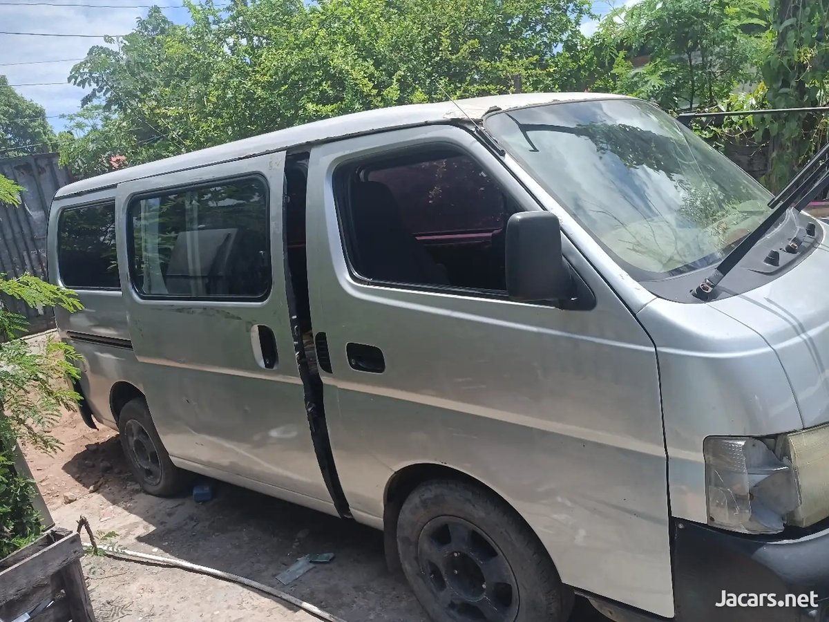 2005 NISSAN Caravan
