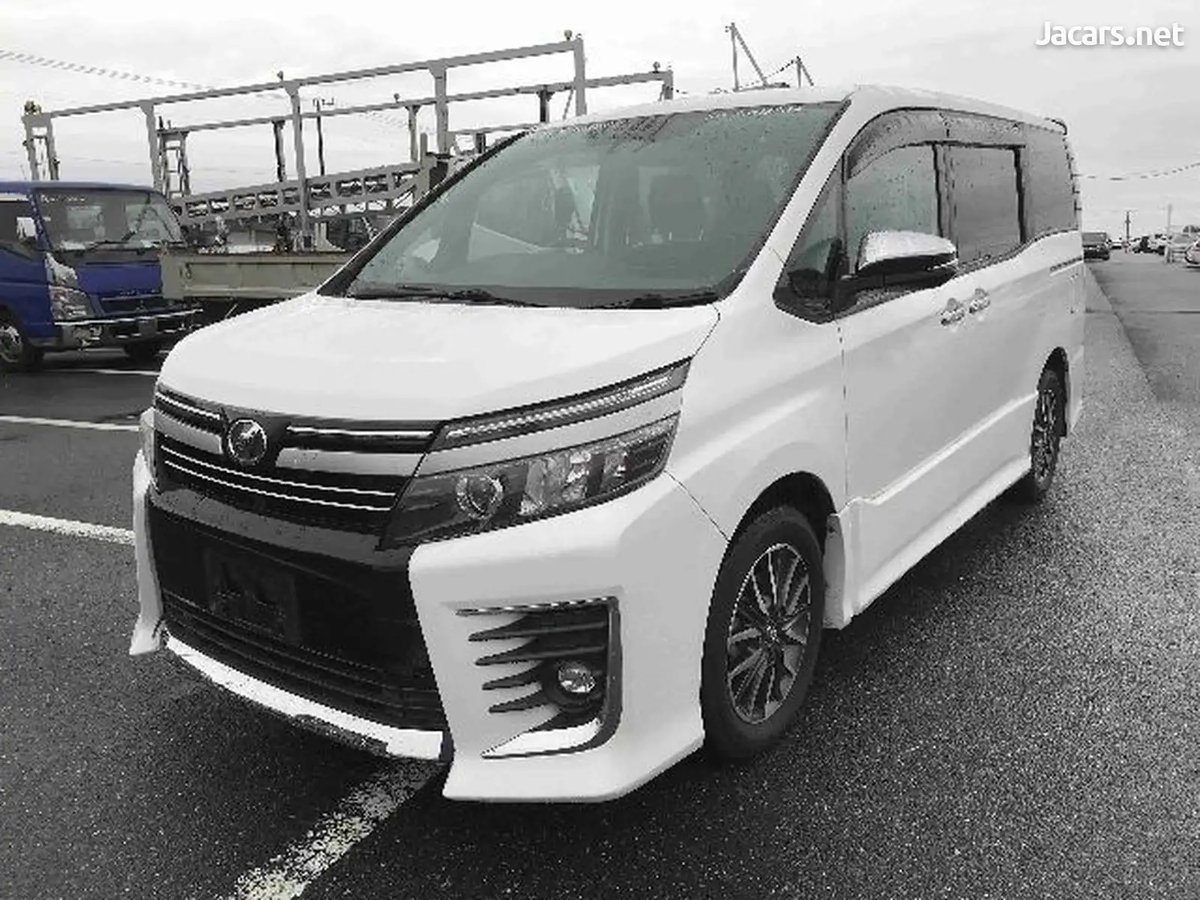 2017 TOYOTA Voxy