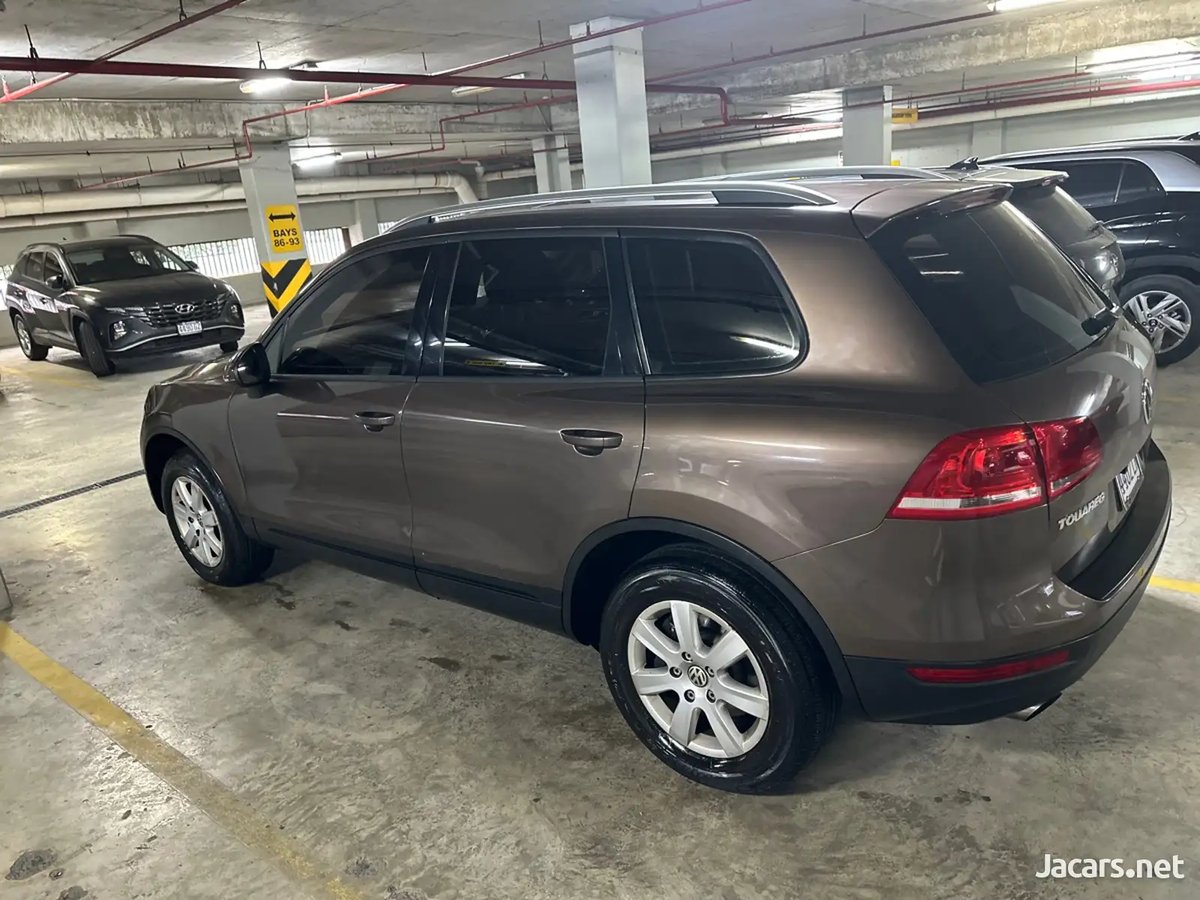 2012 VOLKSWAGEN Touareg