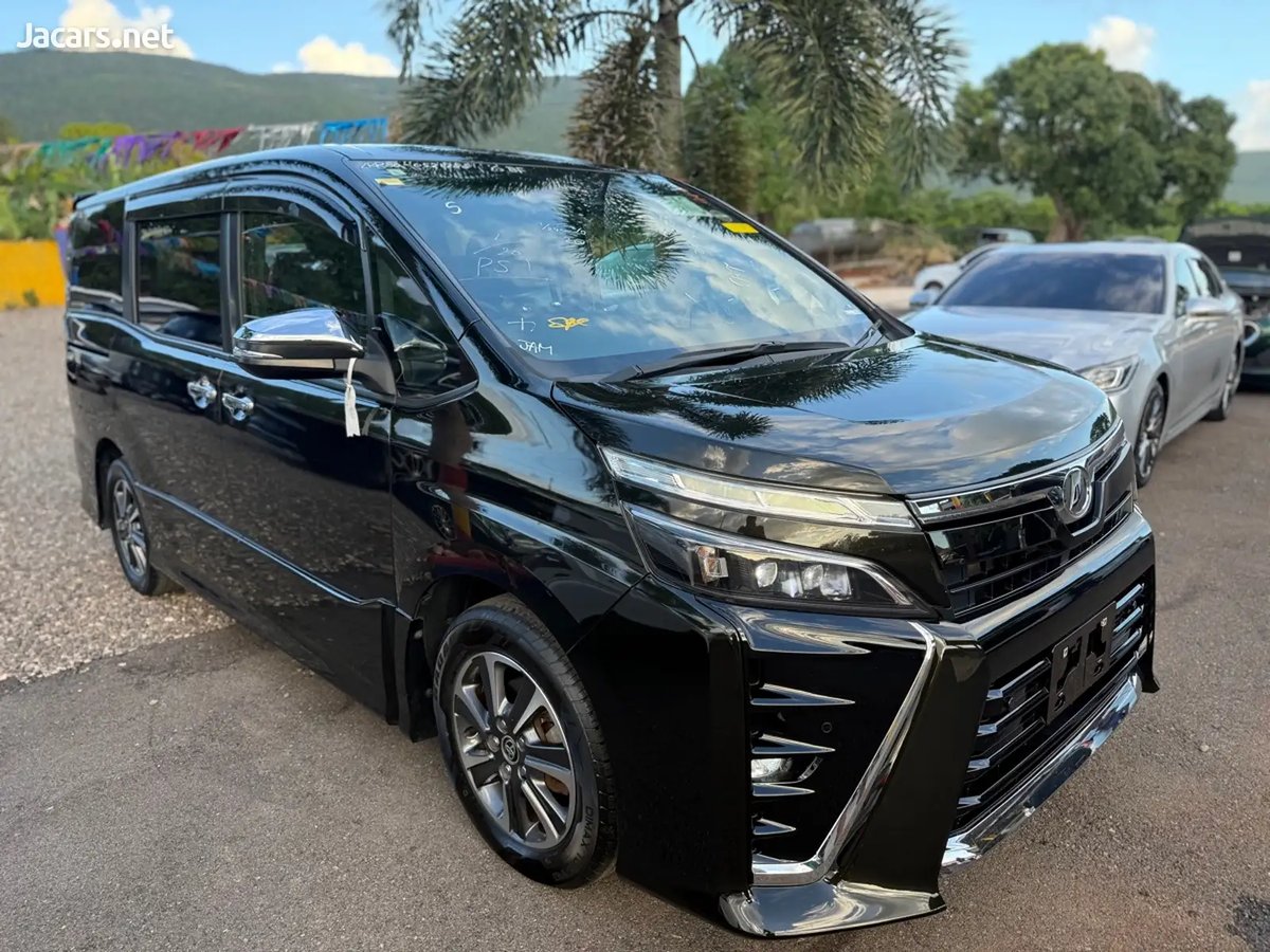 2019 TOYOTA Voxy