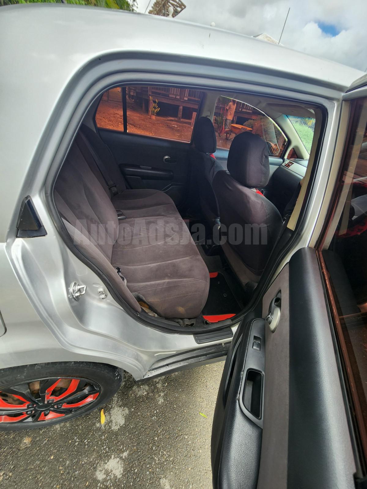 2012 NISSAN TIDA