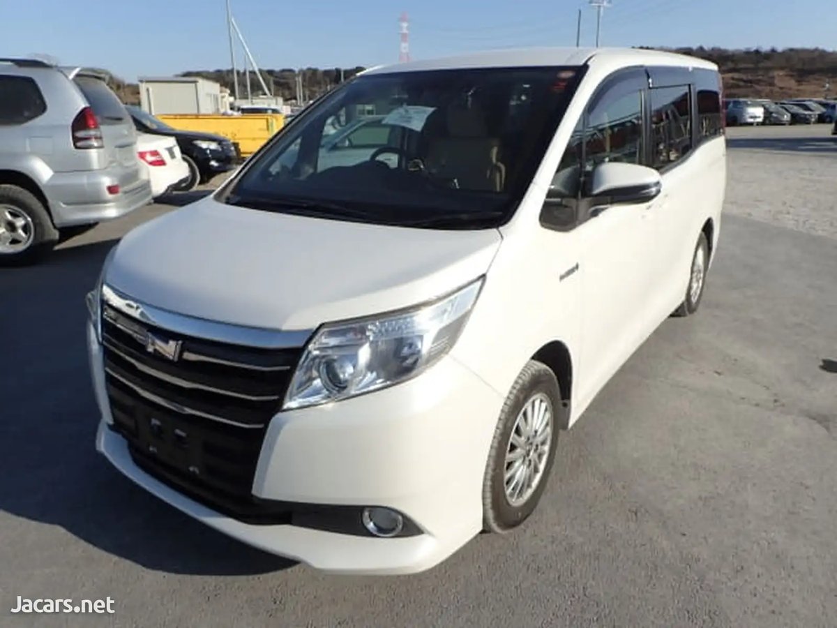 TOYOTA NOAH
