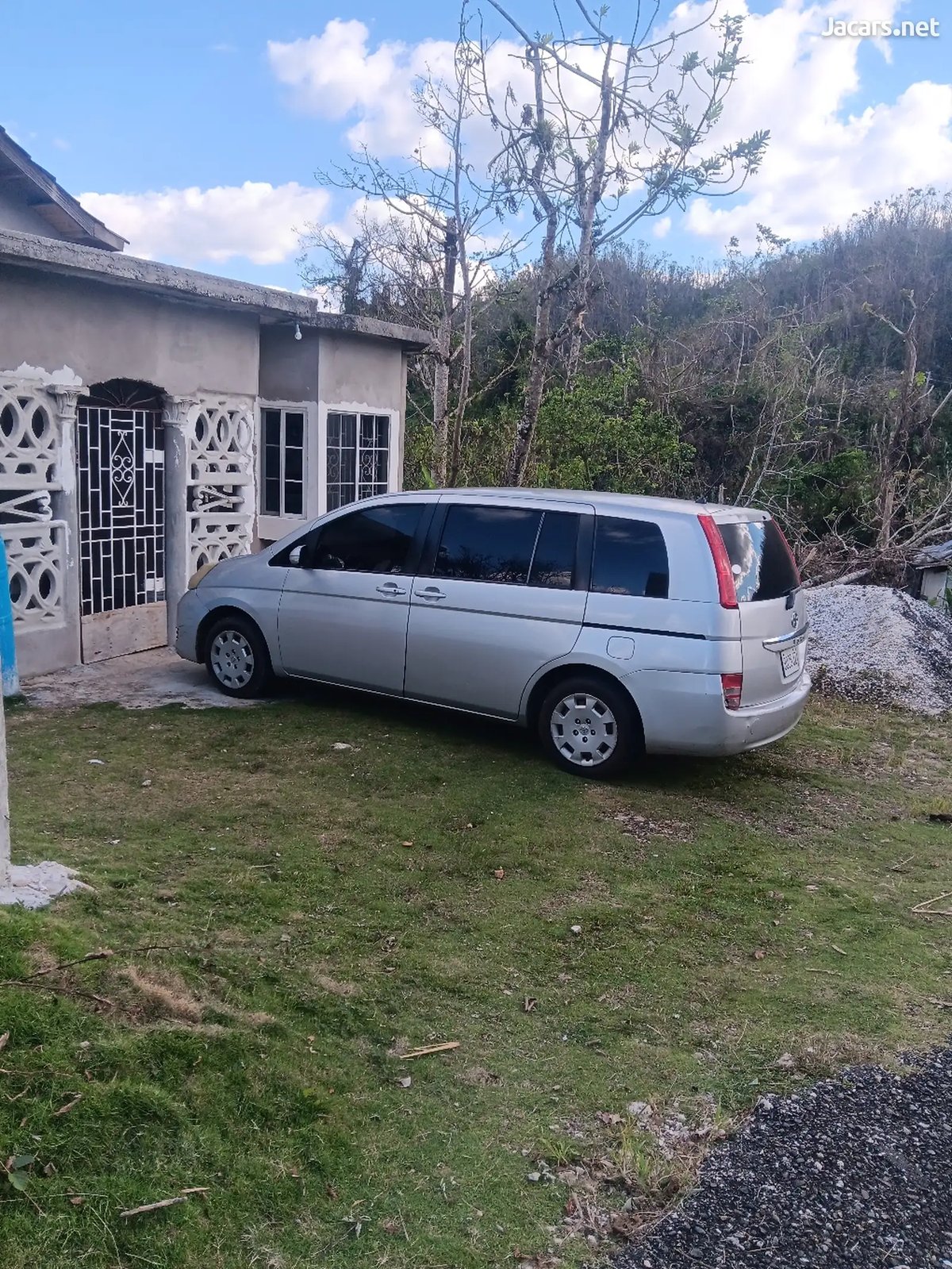 2010 TOYOTA Isis