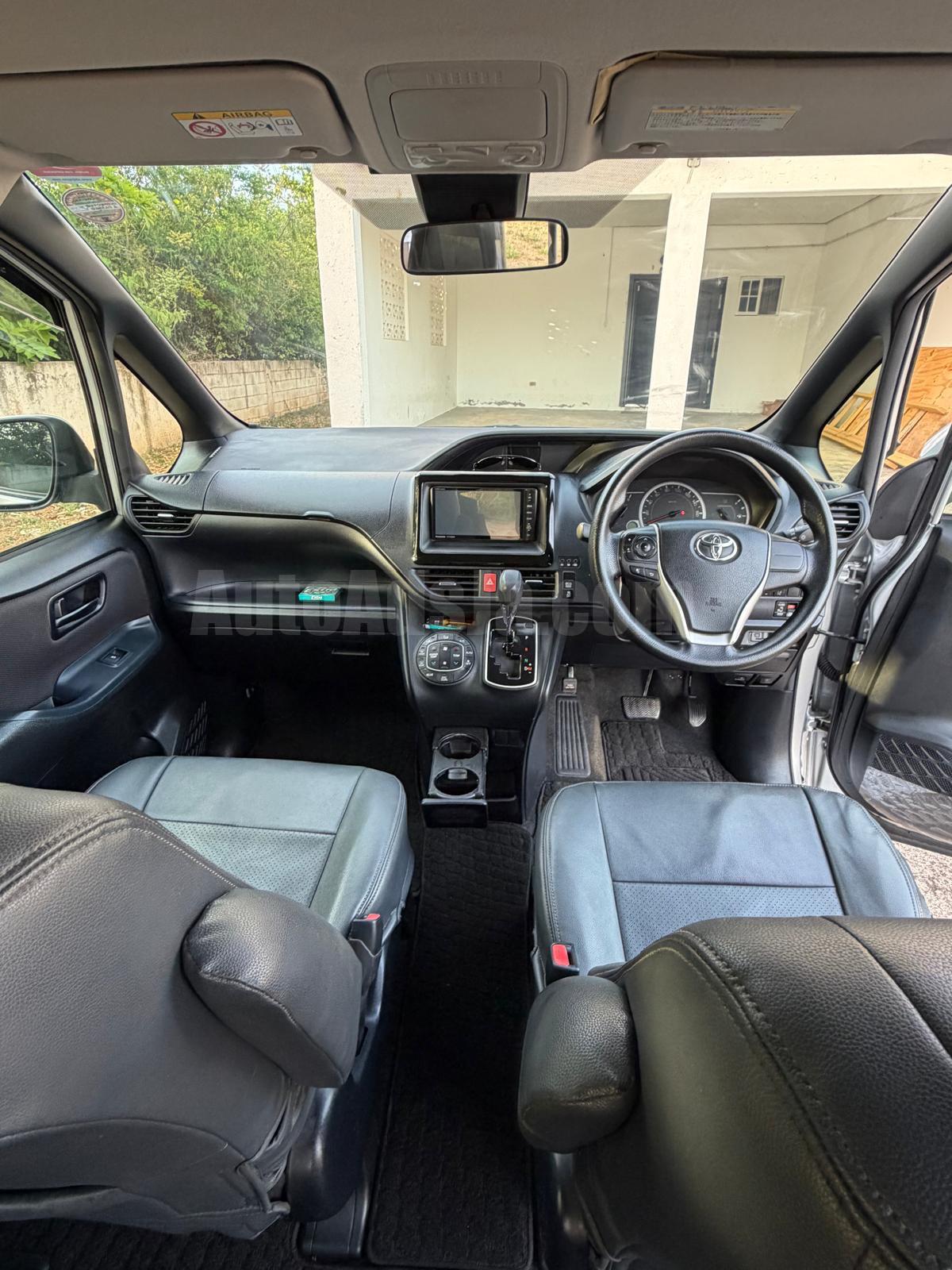 2016 TOYOTA NOAH