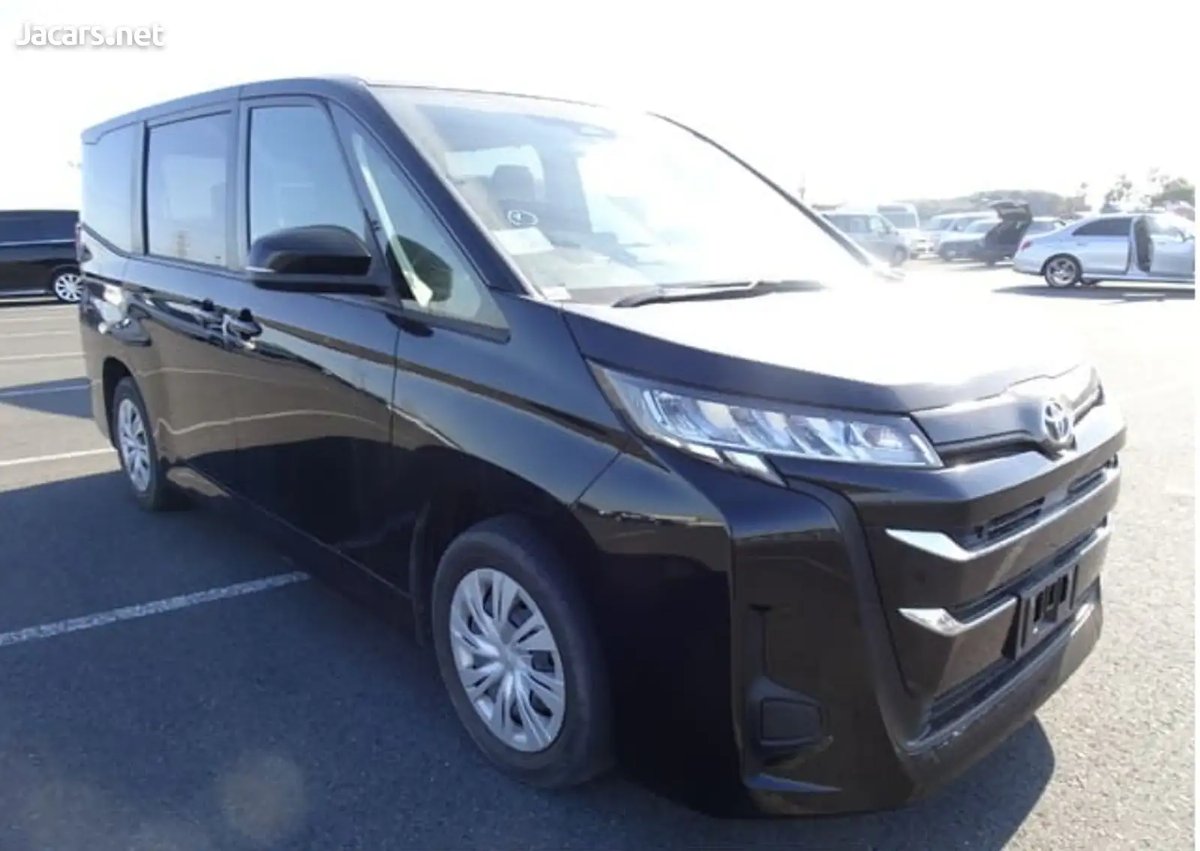 2022 TOYOTA Noah