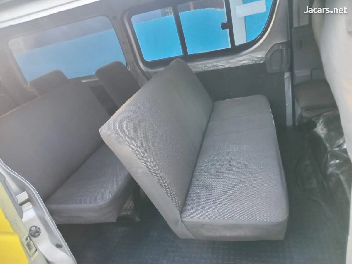 2010 TOYOTA hiace