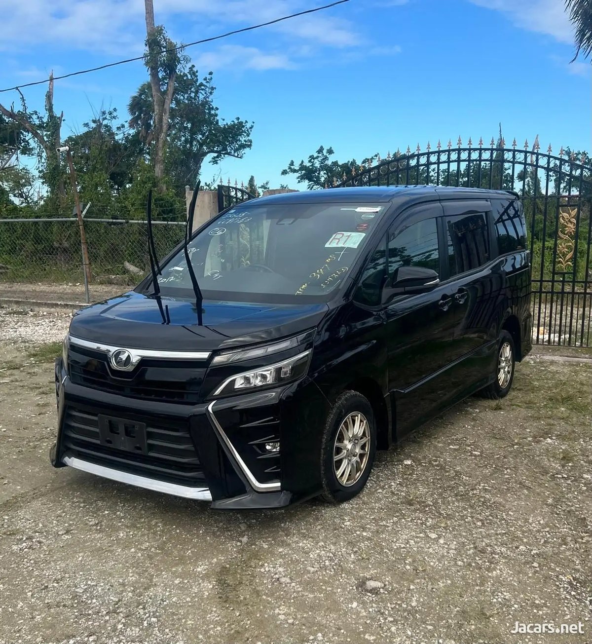 2017 TOYOTA Voxy