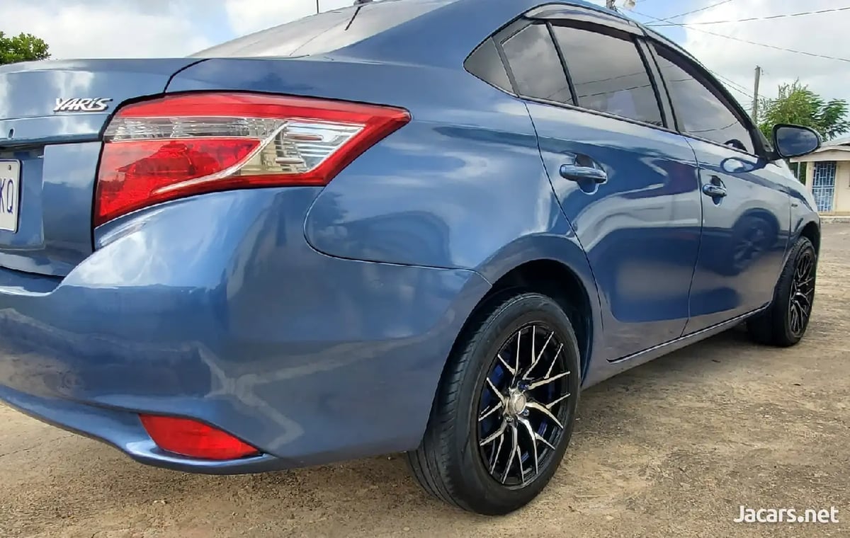 2016 TOYOTA Yaris