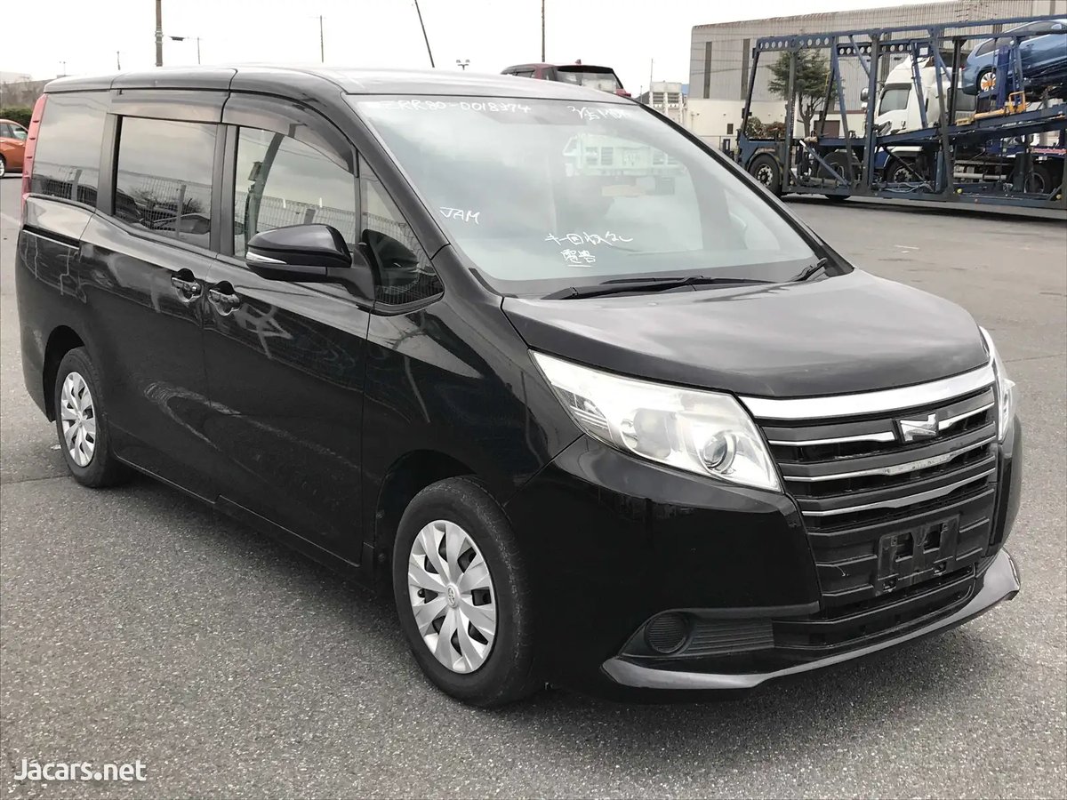 2015 TOYOTA Noah