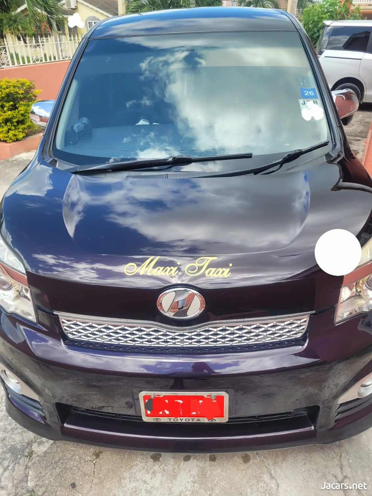 2013 TOYOTA Voxy