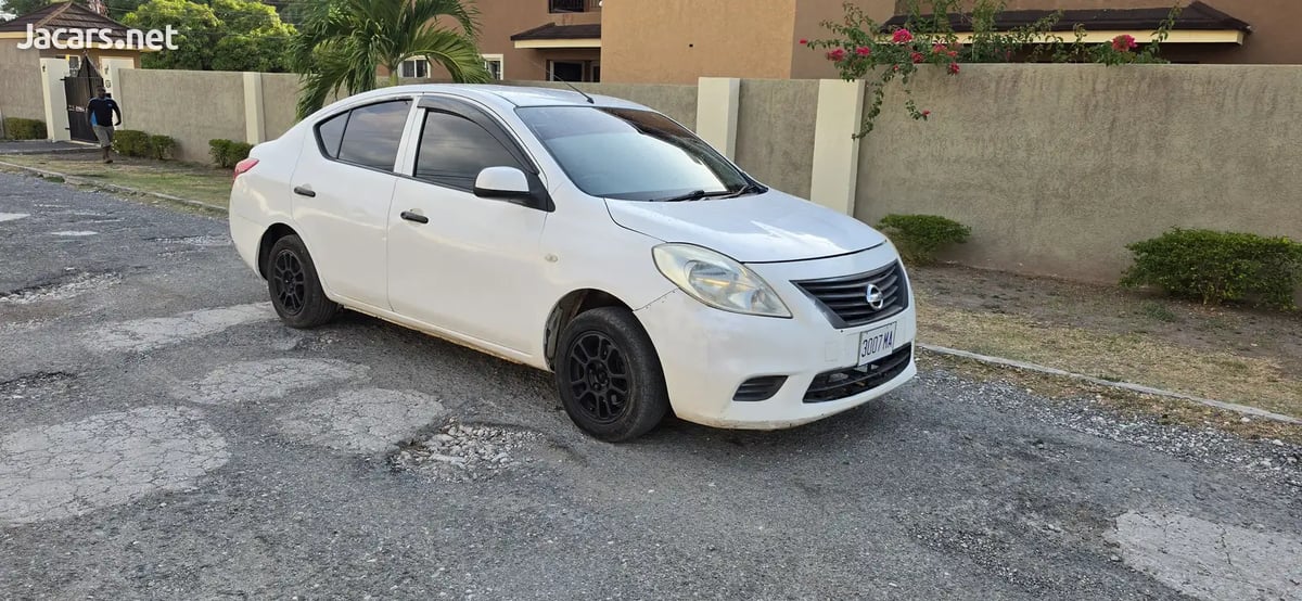 2014 NISSAN Latio