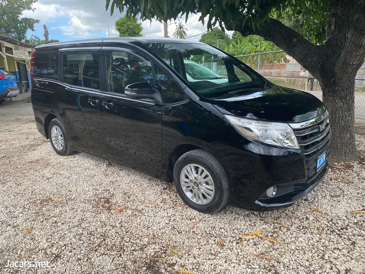 2016 TOYOTA Noah