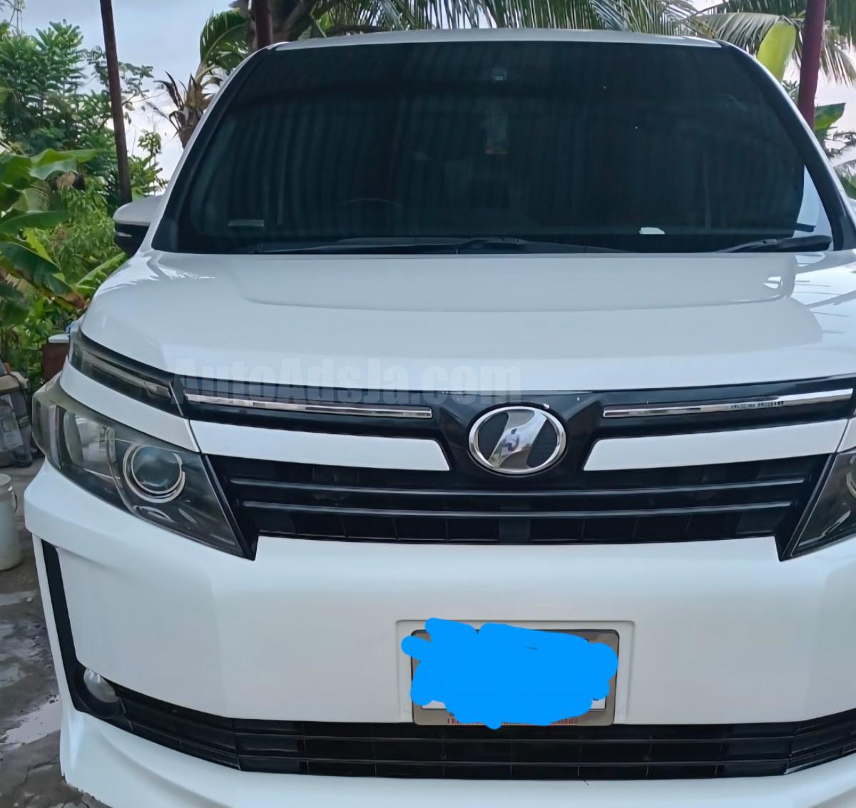 2015 TOYOTA VOXY