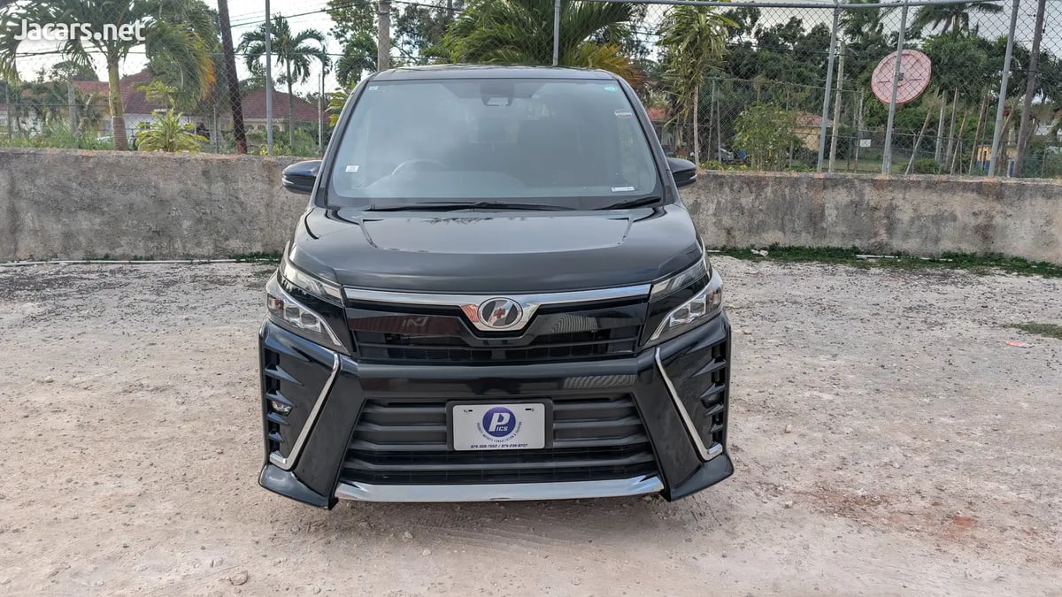 2017 TOYOTA Voxy