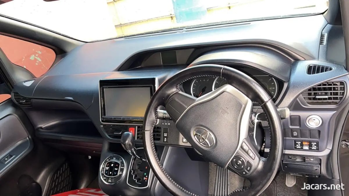 2015 TOYOTA Noah