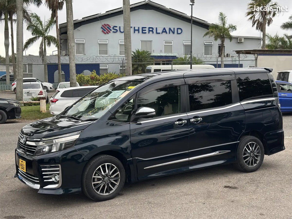 2017 TOYOTA Voxy