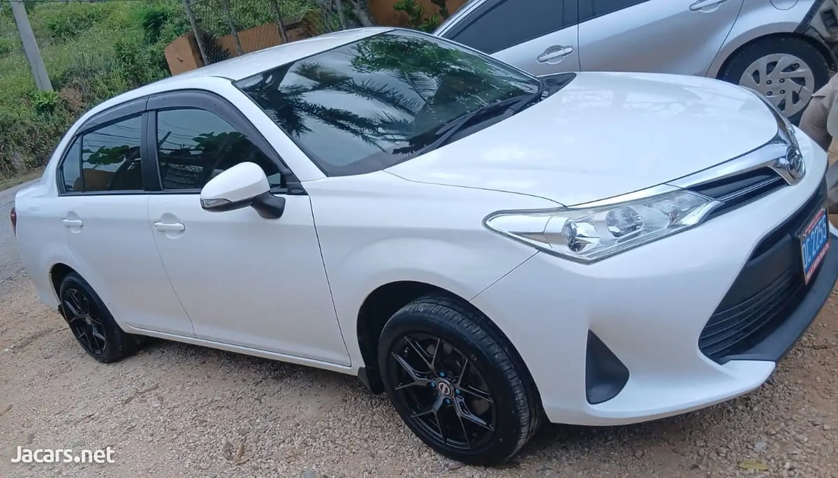 2020 TOYOTA Axio