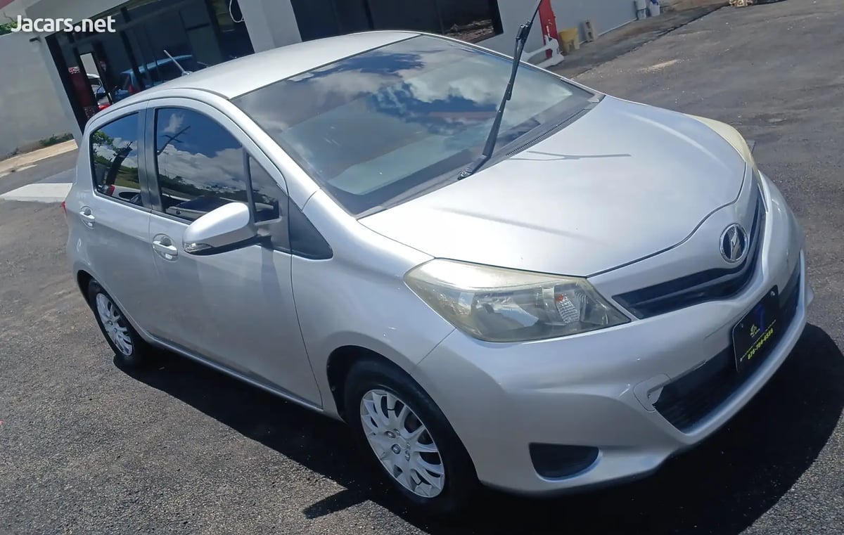 2011 TOYOTA Vitz