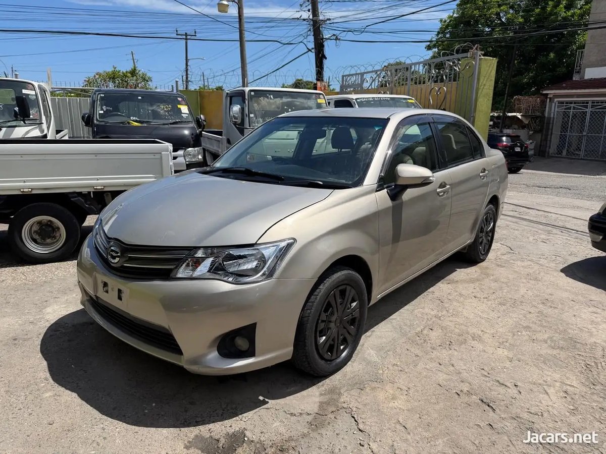 2014 TOYOTA Axio