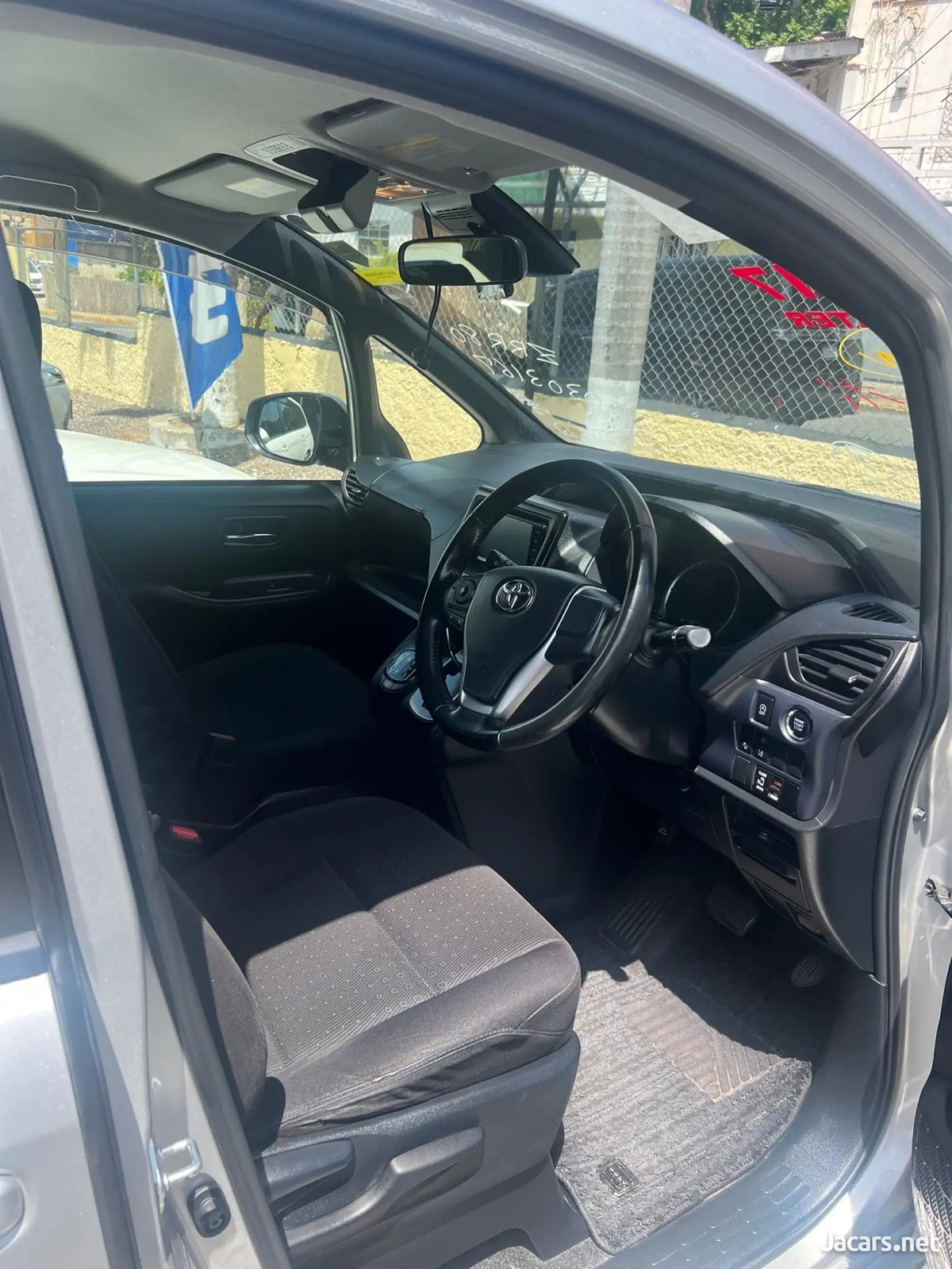 2017 TOYOTA Voxy