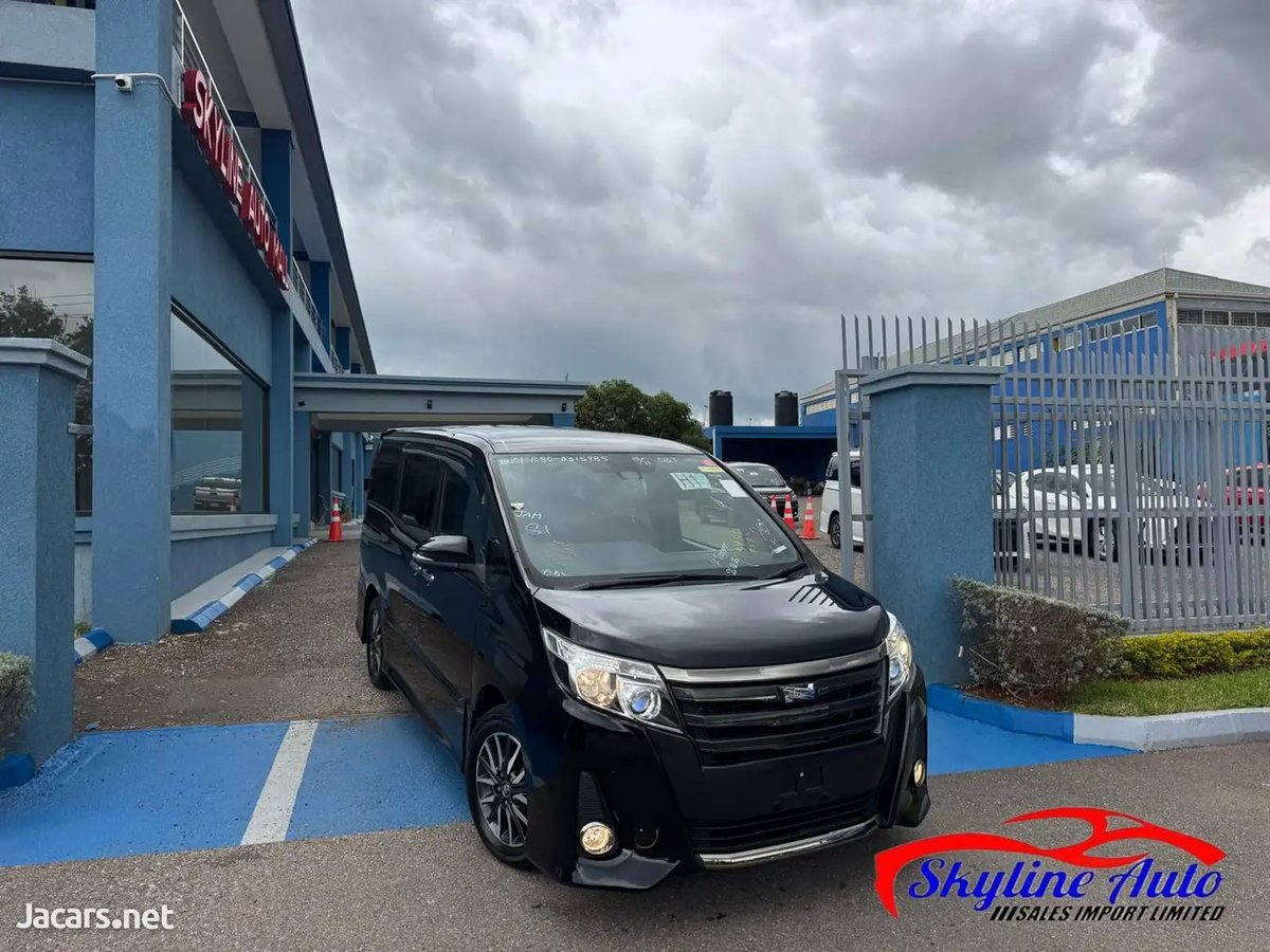 2017 TOYOTA Noah