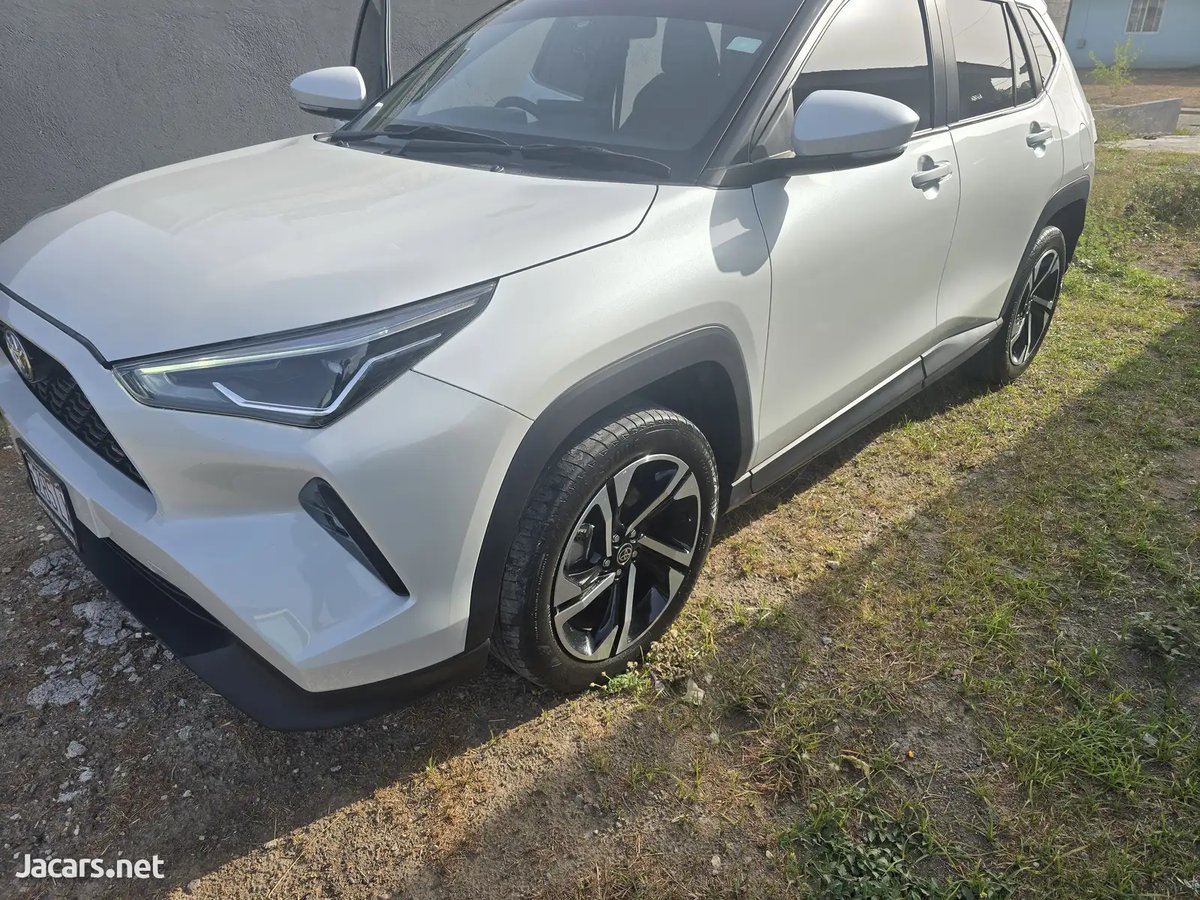 2025 TOYOTA Yaris