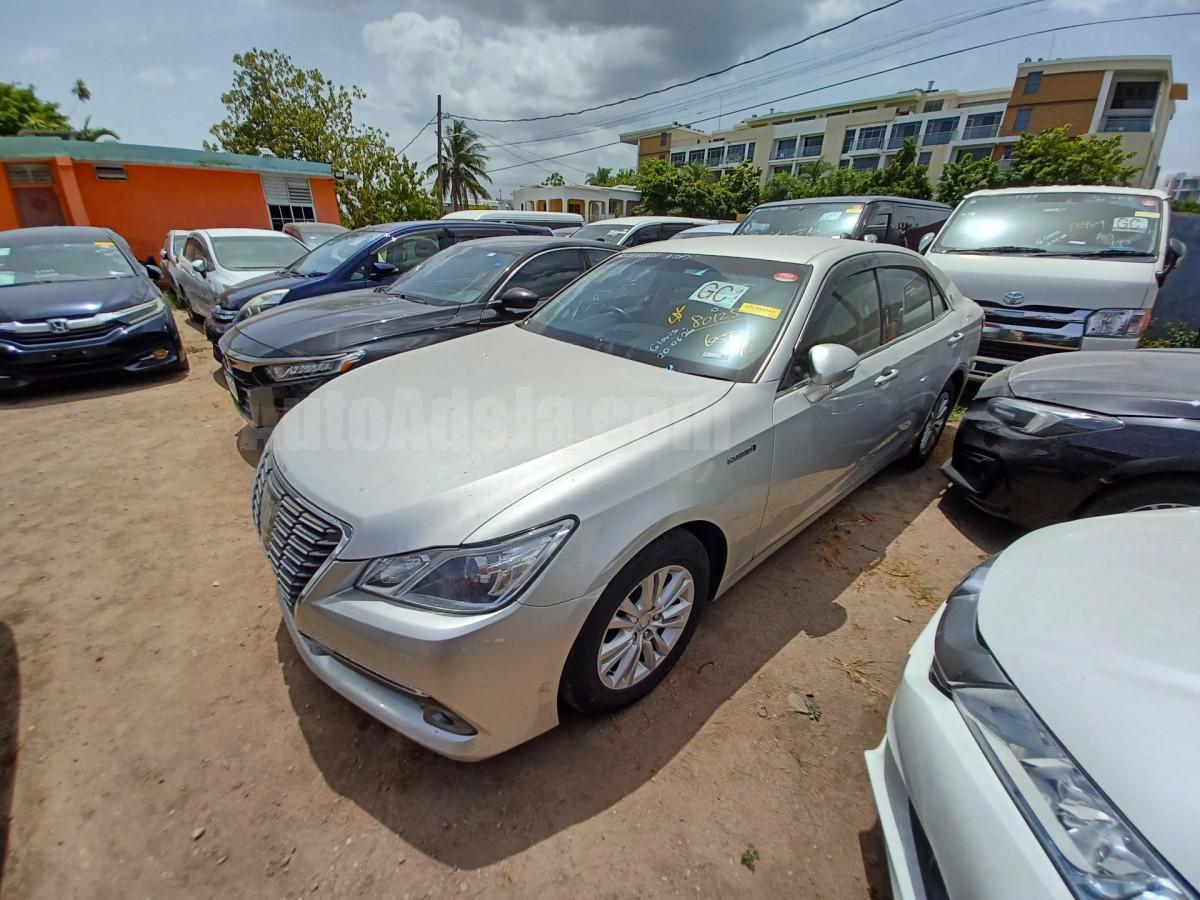 2015 TOYOTA CROWN ROYAL SALOON