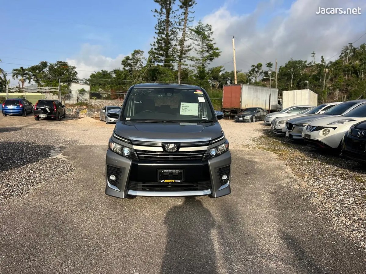 2017 TOYOTA Voxy