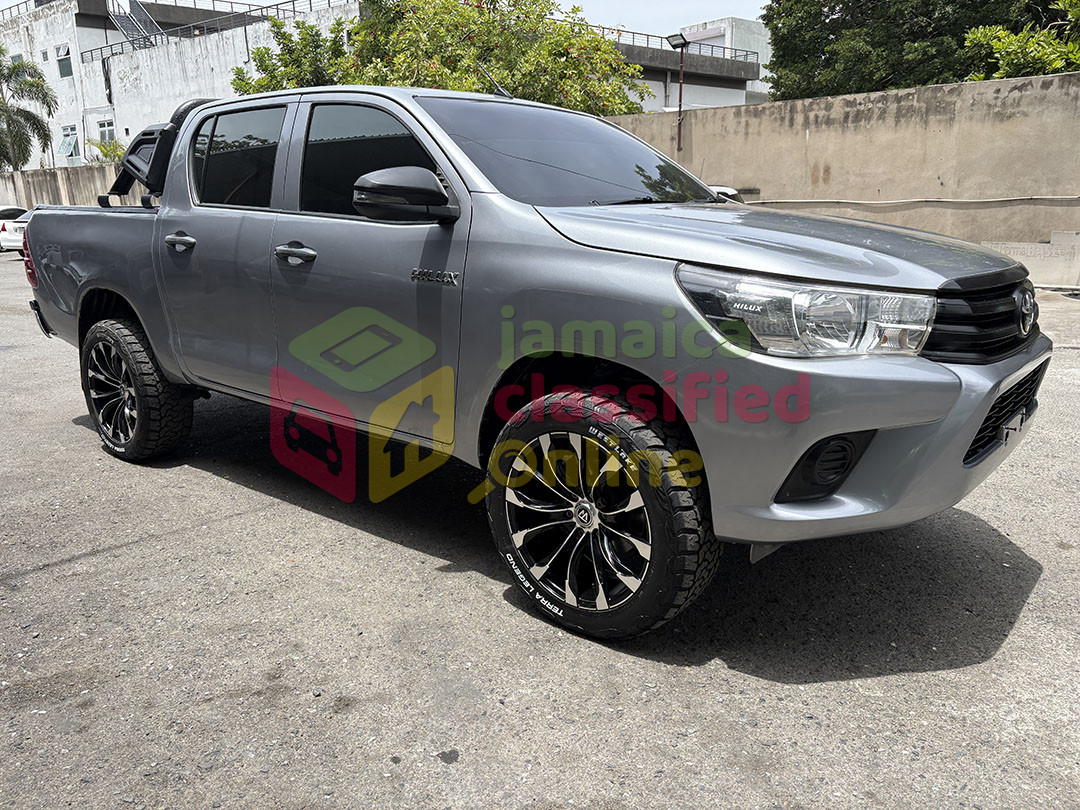 2020 TOYOTA Hilux