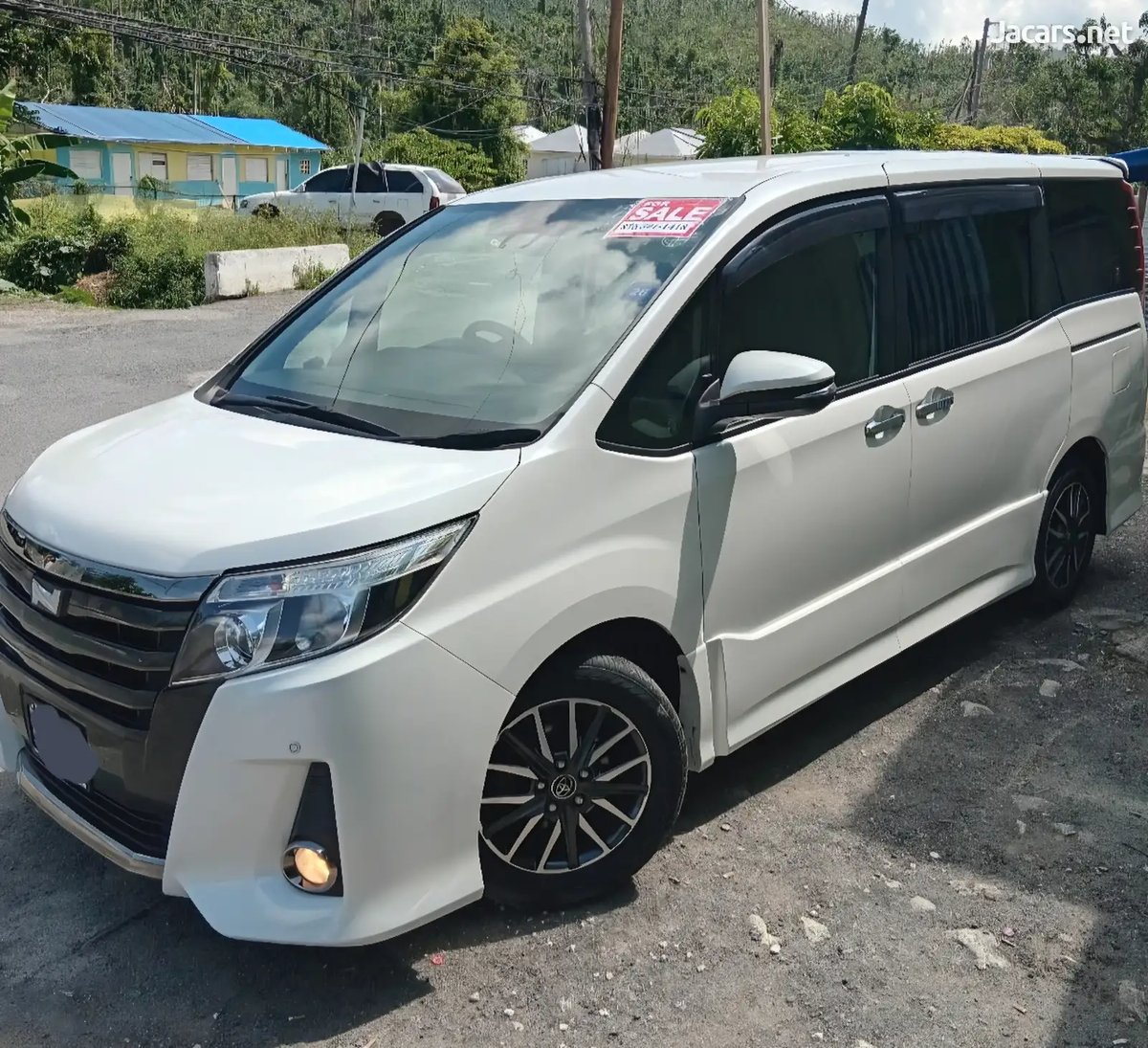 2017 TOYOTA Noah
