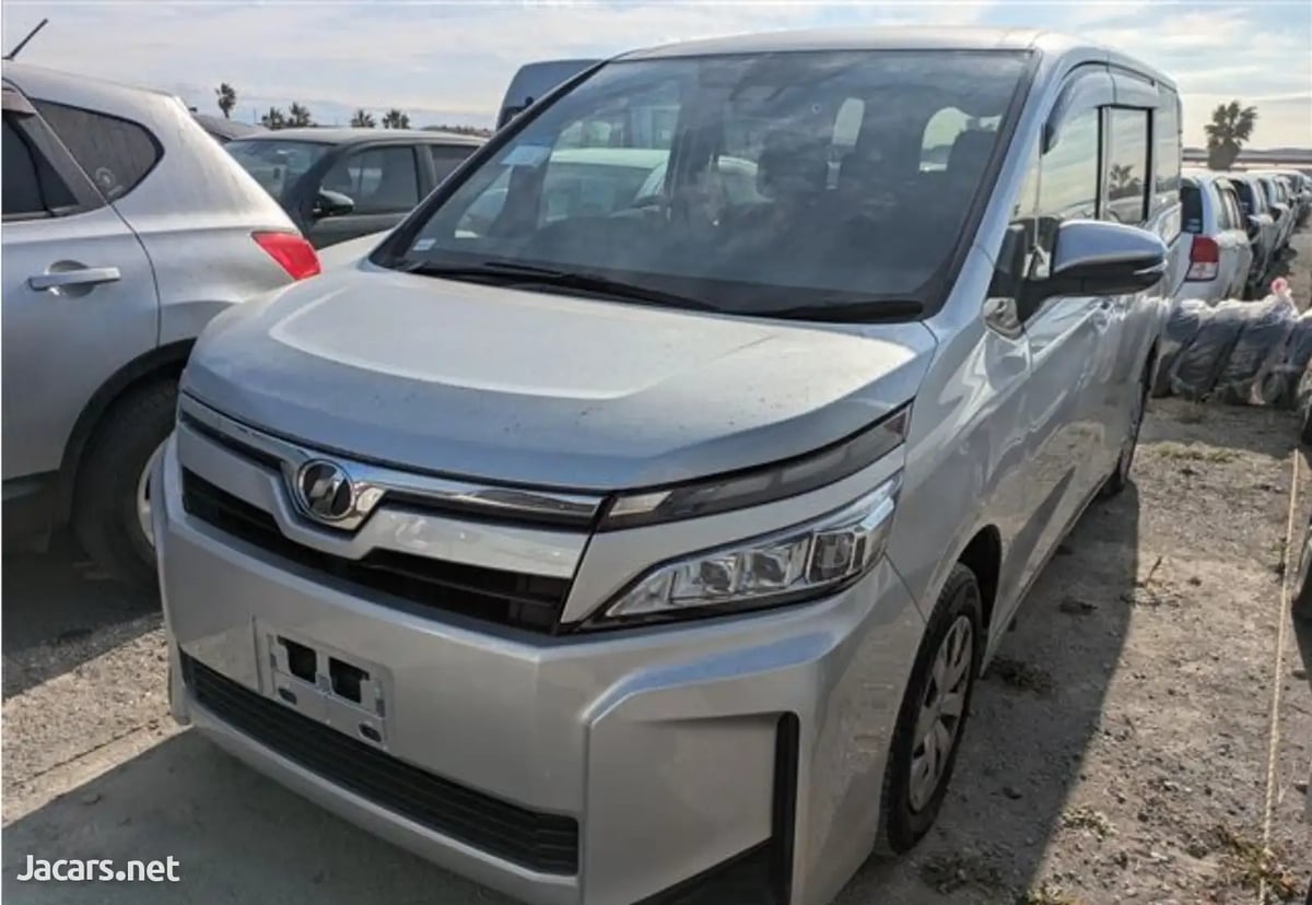 2020 TOYOTA Voxy