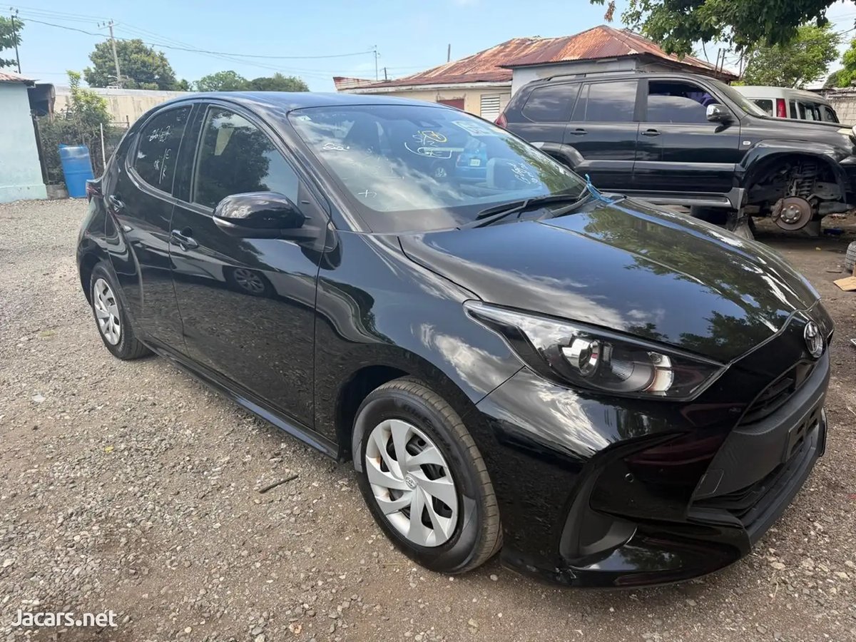 2022 TOYOTA Yaris
