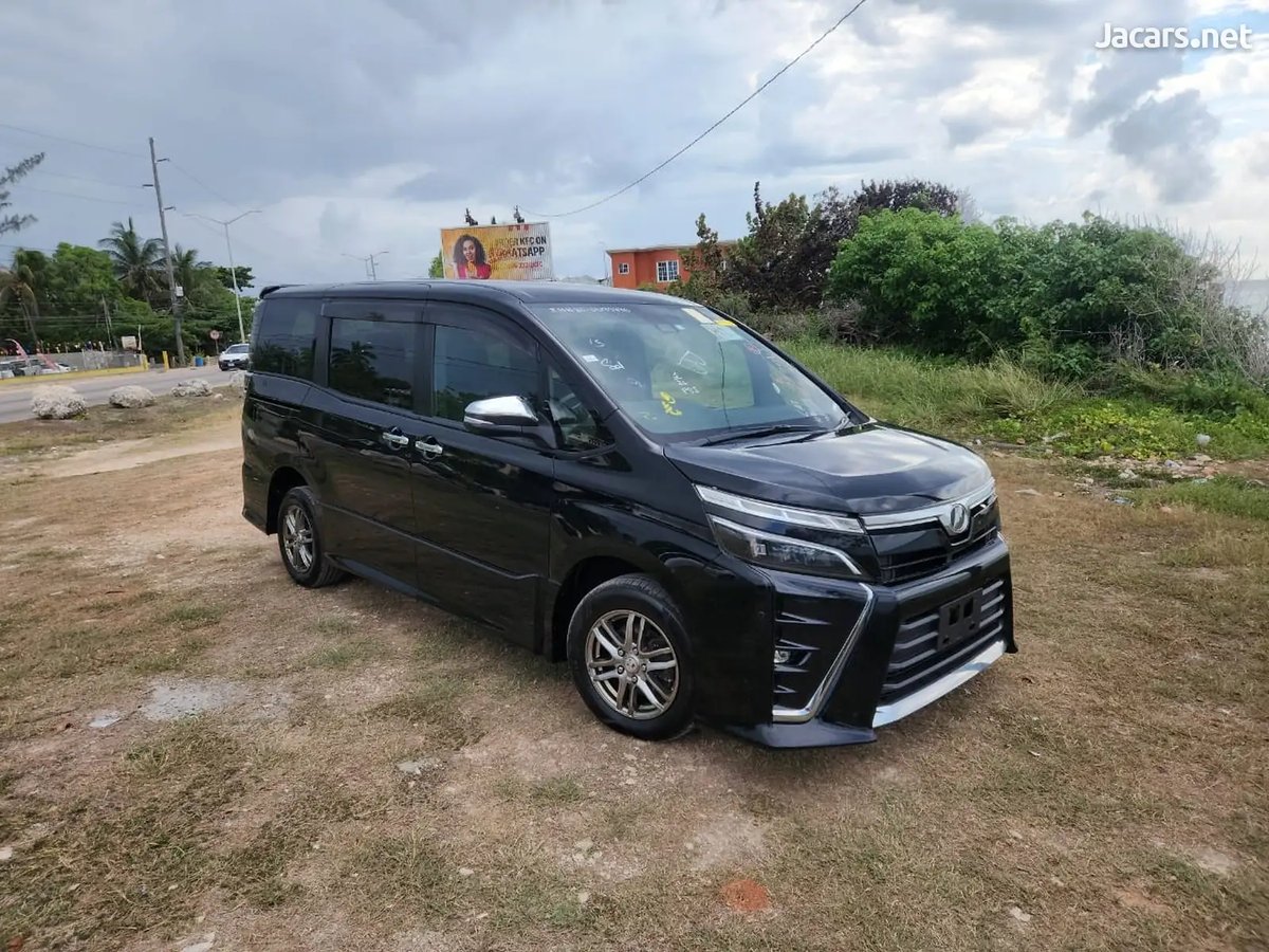 2018 TOYOTA Voxy