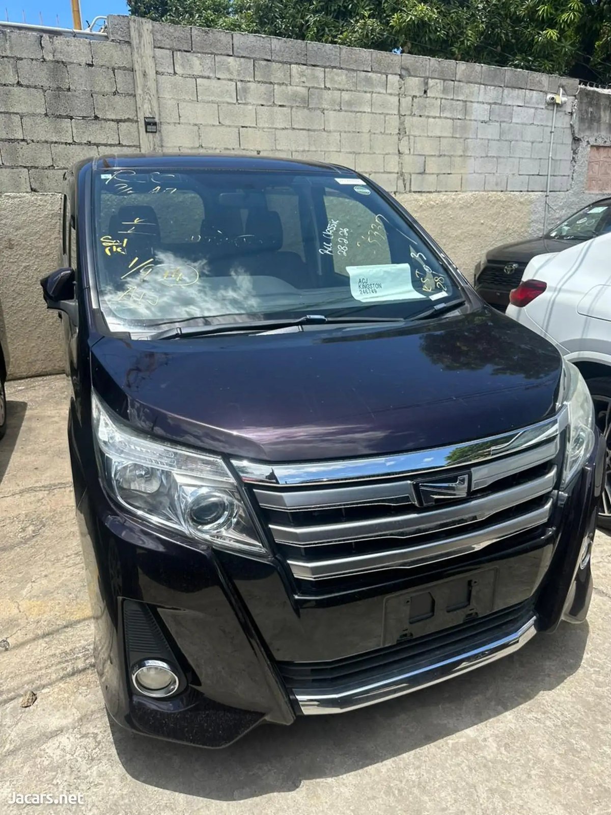 2015 TOYOTA Noah
