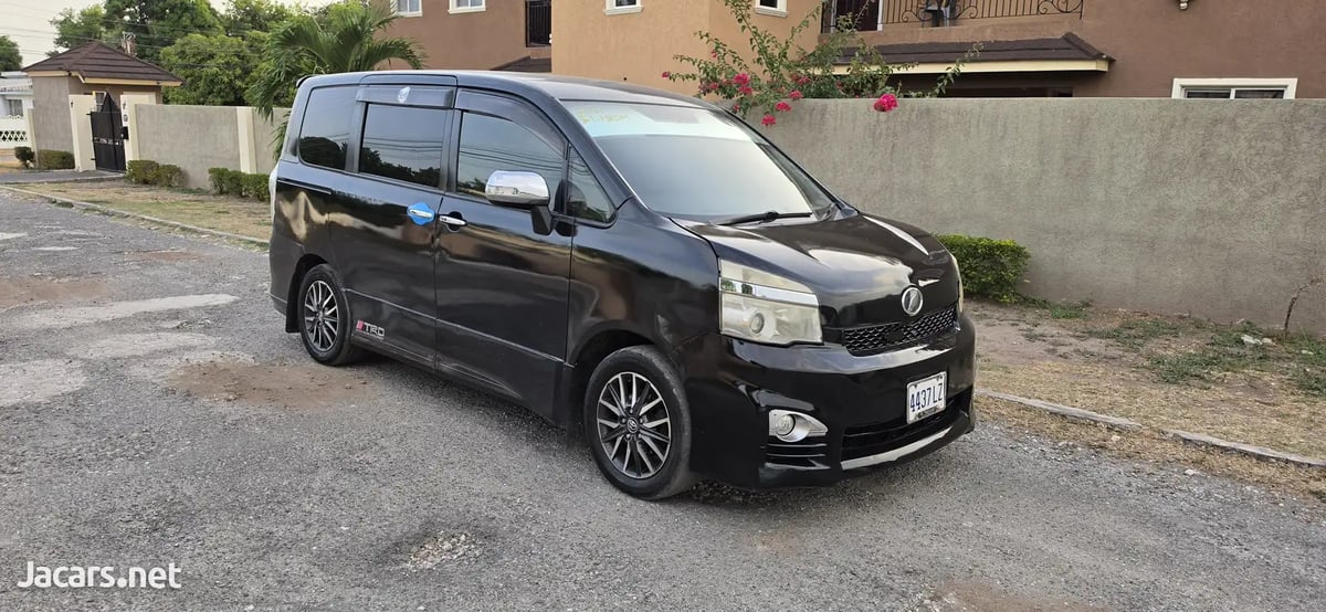 2011 TOYOTA Voxy