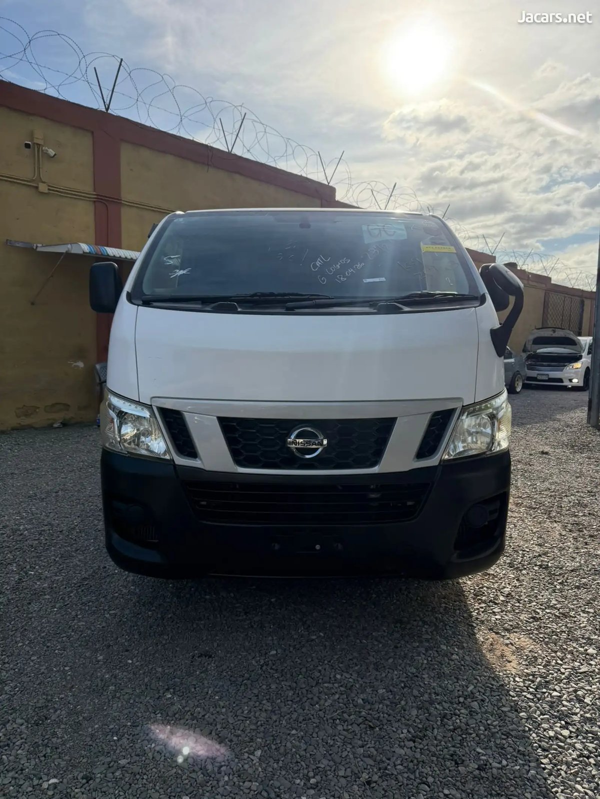 2016 NISSAN Caravan