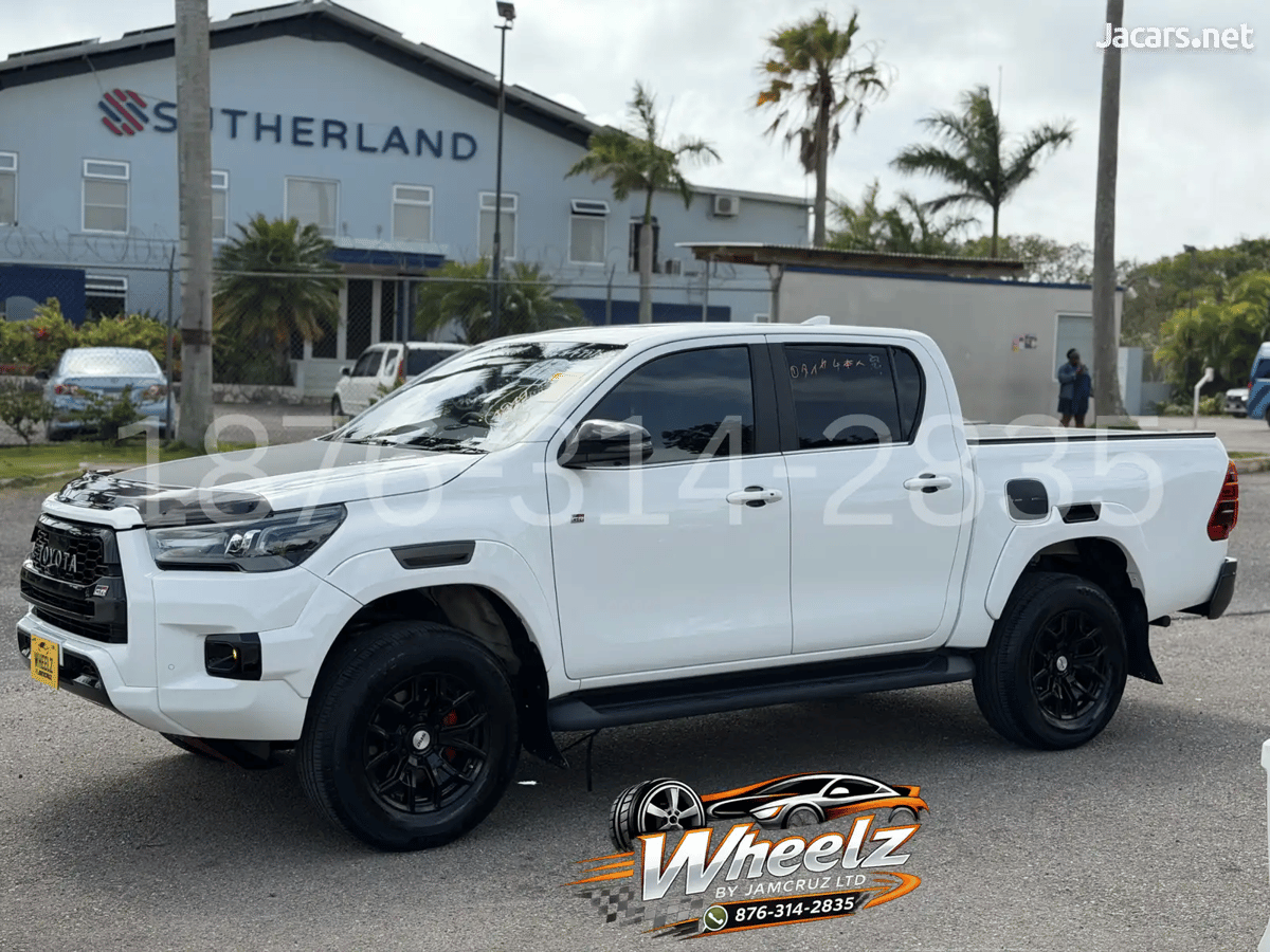 2023 TOYOTA Hilux