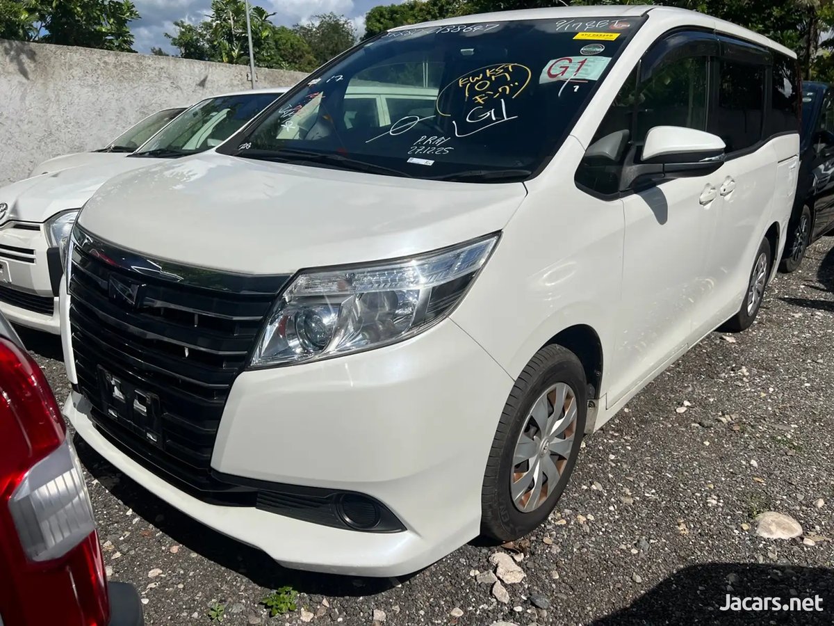 2015 TOYOTA Noah