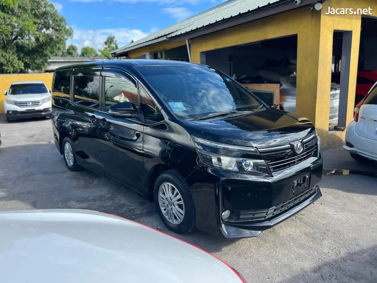 2014 TOYOTA Voxy