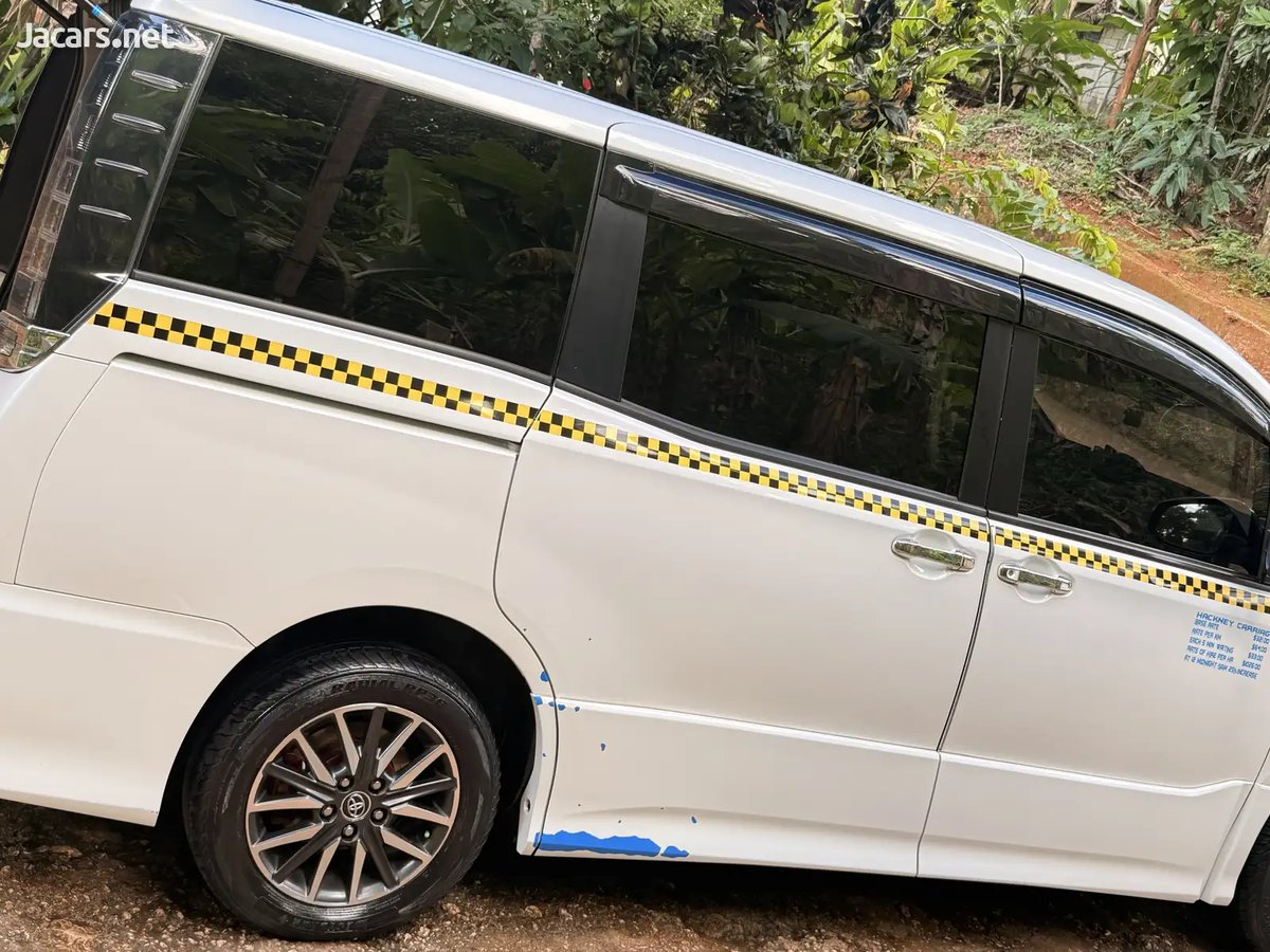 2015 TOYOTA Voxy
