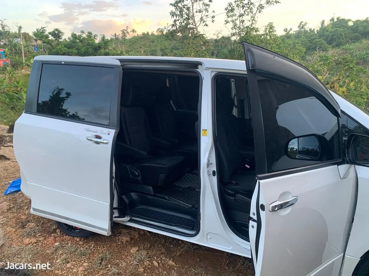 2012 TOYOTA Voxy