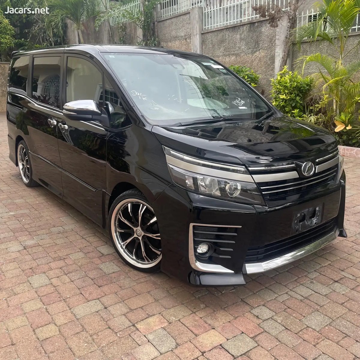 2017 TOYOTA Voxy