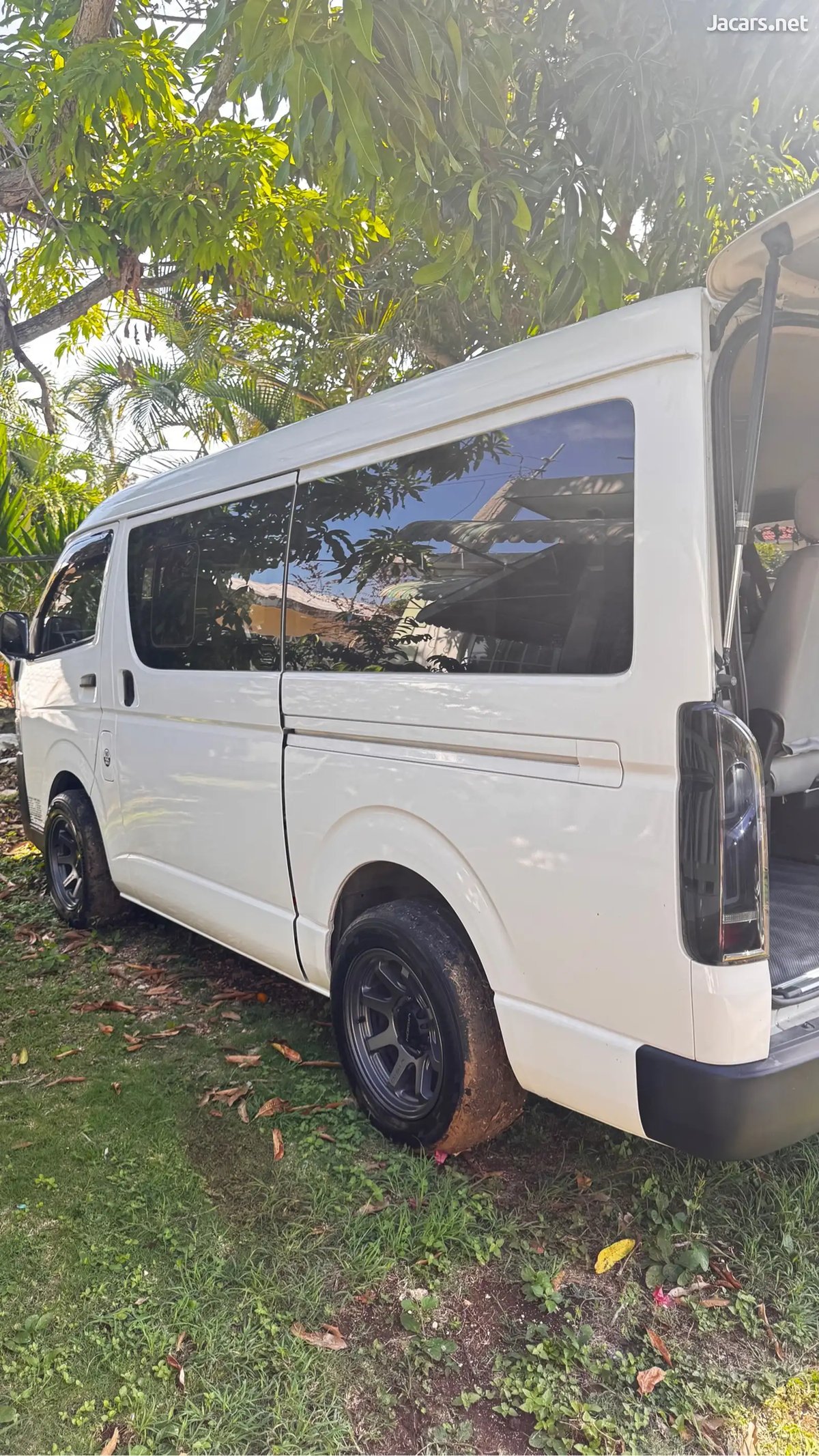 2017 TOYOTA Hiace